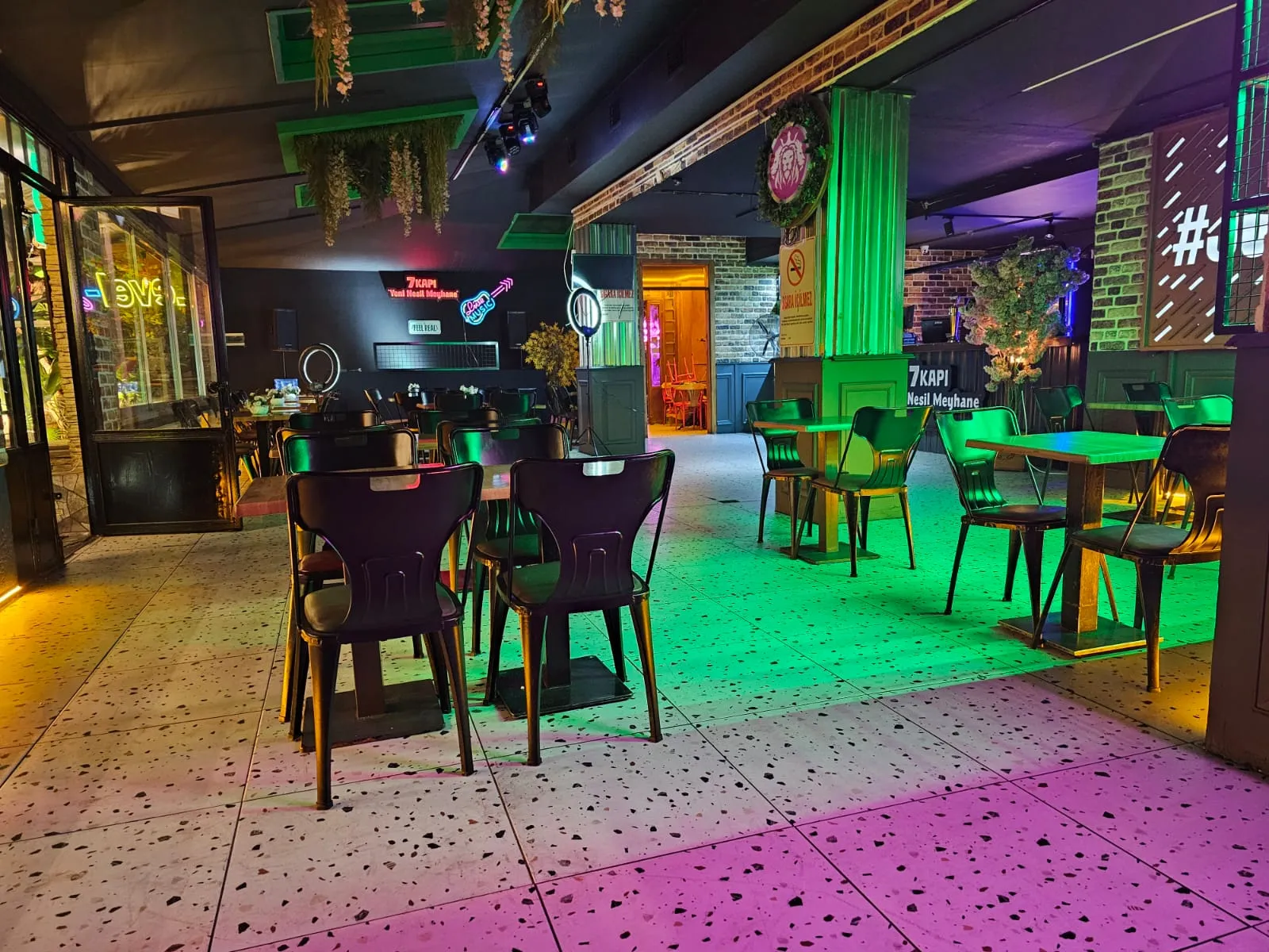 7 Kapı Ankara meyhane salonu