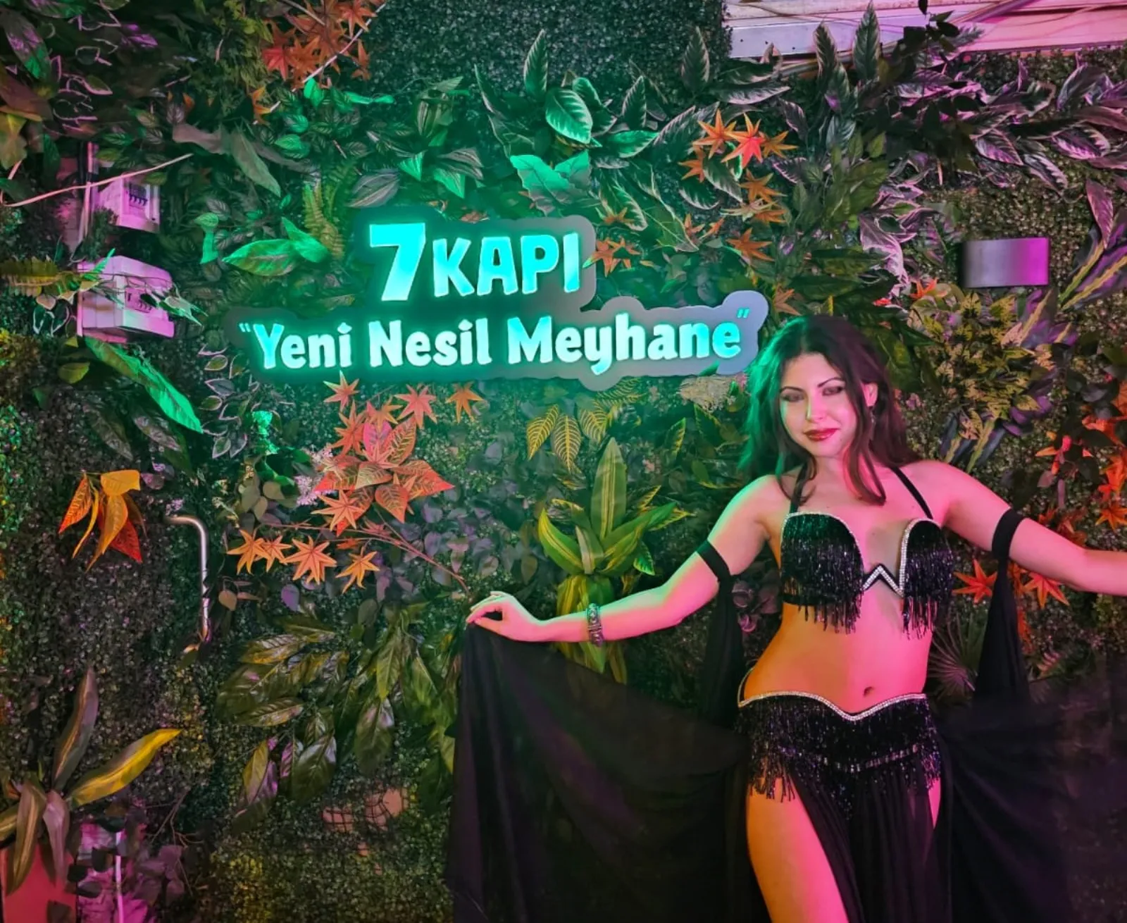 7 Kapı'da oryantal gösteri